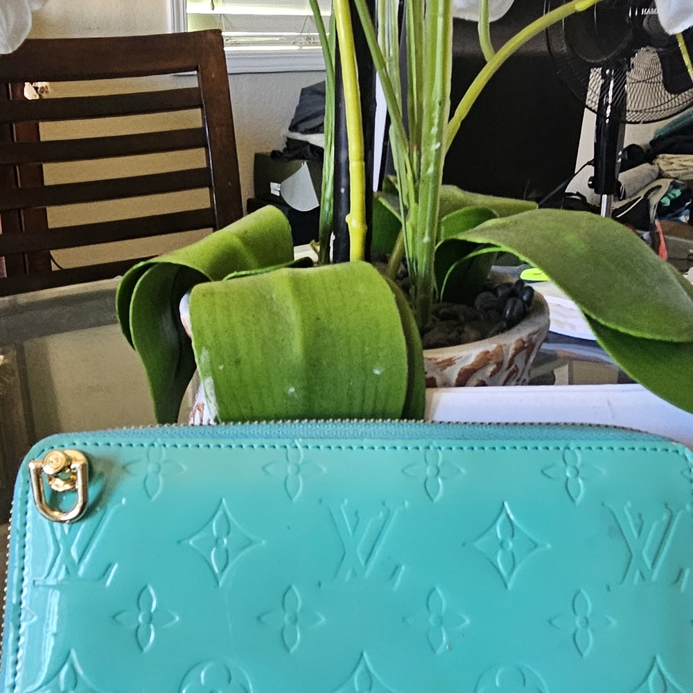 Zippy Turquoise Wallet - Picture 10 of 11